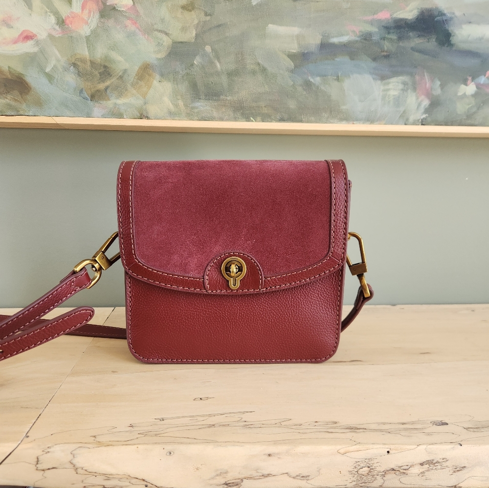 Elegant Burgundy Leather Crossbody Bag